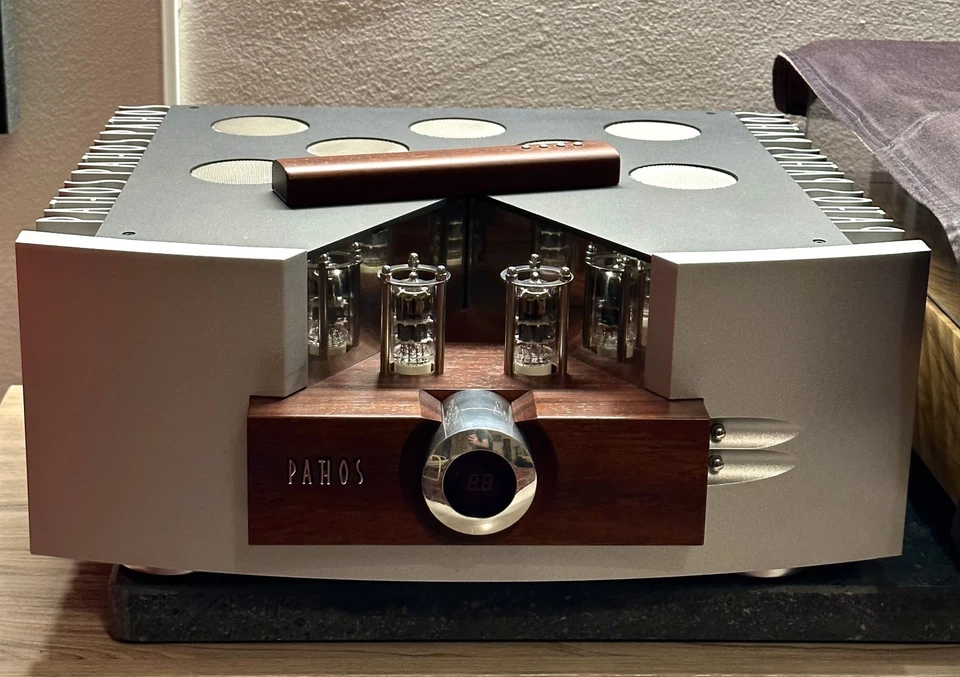 Pathos Logos Amplificatore Integrato  - Immagine 1 di 4