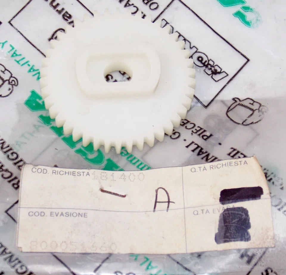 NOS OEM CAGIVA 1987-89 BLUES 125 / CRUISER / CRUISER 125 GEAR OIL PUMP 800051660 - Image 1 of 1