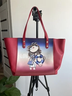 Bolso de Mano Vintage Raro Love Moschino Rojo Estampado Niña Con Bolsa para el Polvo Foto 1 de 4