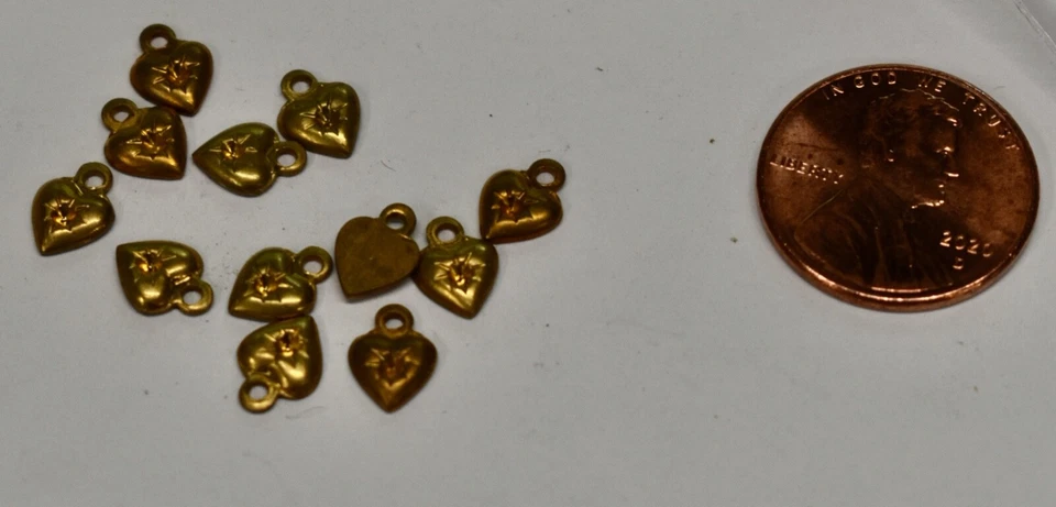 ЛАТУННЫЙ подростковый крошечный сердце подвеска подвески * розовый камень * латуни 7,9 мм кукла ювелирных изделий - Изображение 1 из 1