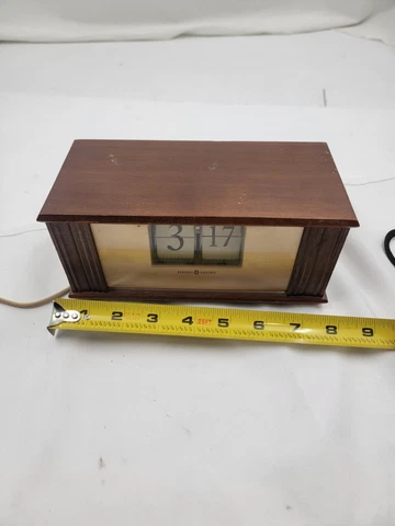 Working General Electric 8113 Walnut Wood Flip Clock Cover
