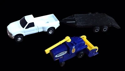 ERTL John Deere blanco Ford F-350 camioneta doble, combinación y remolque 1/64 Foto 1 de 4