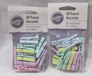 Wilton Baby Shower Favores MINIMUEBLES PINZAS PARA ROPA 2 paquetes de 20 - 40 piezas en total NUEVO - Imagen 1 de 4