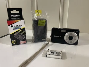 Fujifilm FINEPIX J10 kompakte Digitalkamera (Ersatzteile/Reparatur) + Akku & Ladegerät - Bild 1 von 11