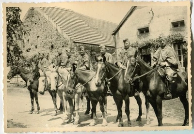 FOTO DE ARCHIVO ALEMANA DE LA SEGUNDA GUERRA MUNDIAL: UNIDAD WEHRMACHT - SOLDADOS A CABALLO Foto 1 de 4