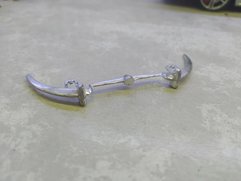 1/18 Pare choc avant sans logo Jaguar type E 1961 Bburago - Photo 1/1