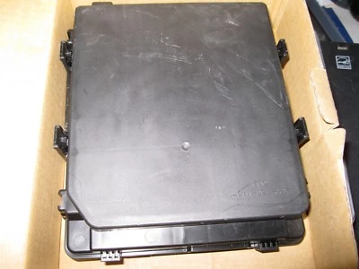 Bloque de módulo de control de relé de caja de fusibles debajo del capó Nissan Sentra Versa 07-12 OEM Foto 1 de 4