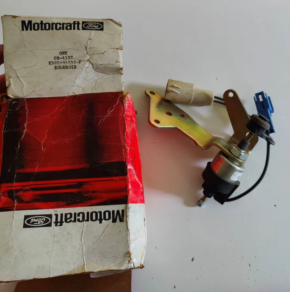 Fabricante de equipos originales Motorcraft Carb. Solenoide de parada de ralentí # E3PZ-9S552-F / Se adapta a Ford 1983 Foto 1 de 1