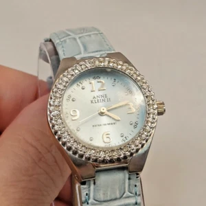 RELOJ ANNE KLEIN II ESFERA PERLA BISEL CRISTAL CUARZO 10/3633 Correa Cuero Azul - Imagen 1 de 8