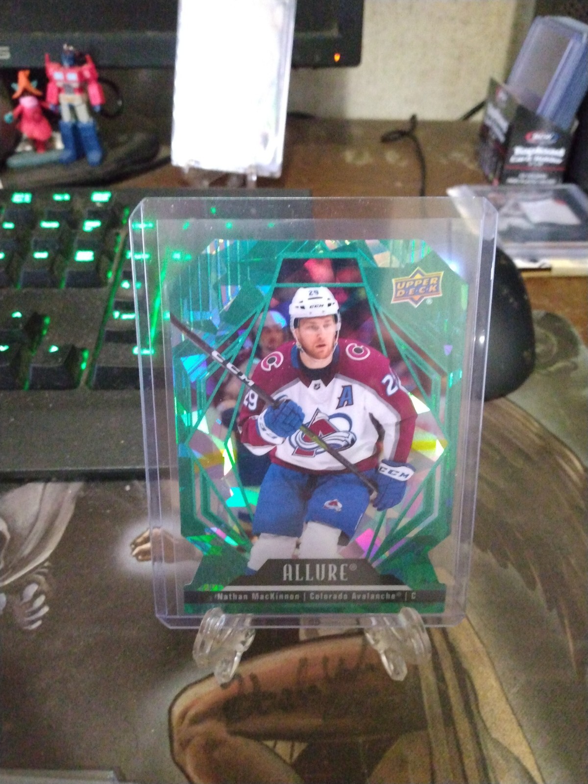 2022/23 Upper Deck Allure Hockey Nathan MacKinnon Green Rainbow 80/99 Avalanche