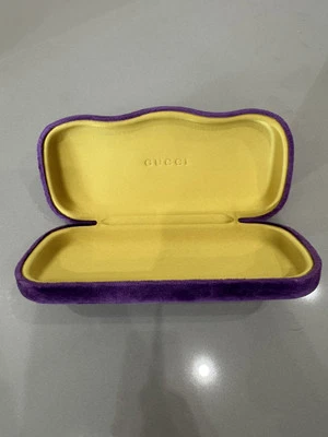 GUCCI Gafas de sol rígidas de terciopelo púrpura con cubierta Estuche de vidrio Foto 1 de 4
