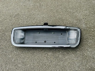 Lincoln Town Car 2005 matrícula trasera cromada envolvente Foto 1 de 4