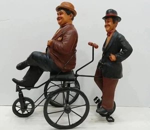 Estatuilla triciclo tándem Laurel & Hardy on a vintage - Imagen 1 de 9