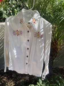 Vintage Hand Embroidered 1970s Ms Lee White Cotton Shirt Jr’s Size 13/14 - Picture 1 of 24