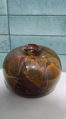 RARE VINTAGE 1979 SLANISLAV MELIS SIGNED ART  GLASS VASE  12 CM HIGH 16CM WIDE - image 1 of 4