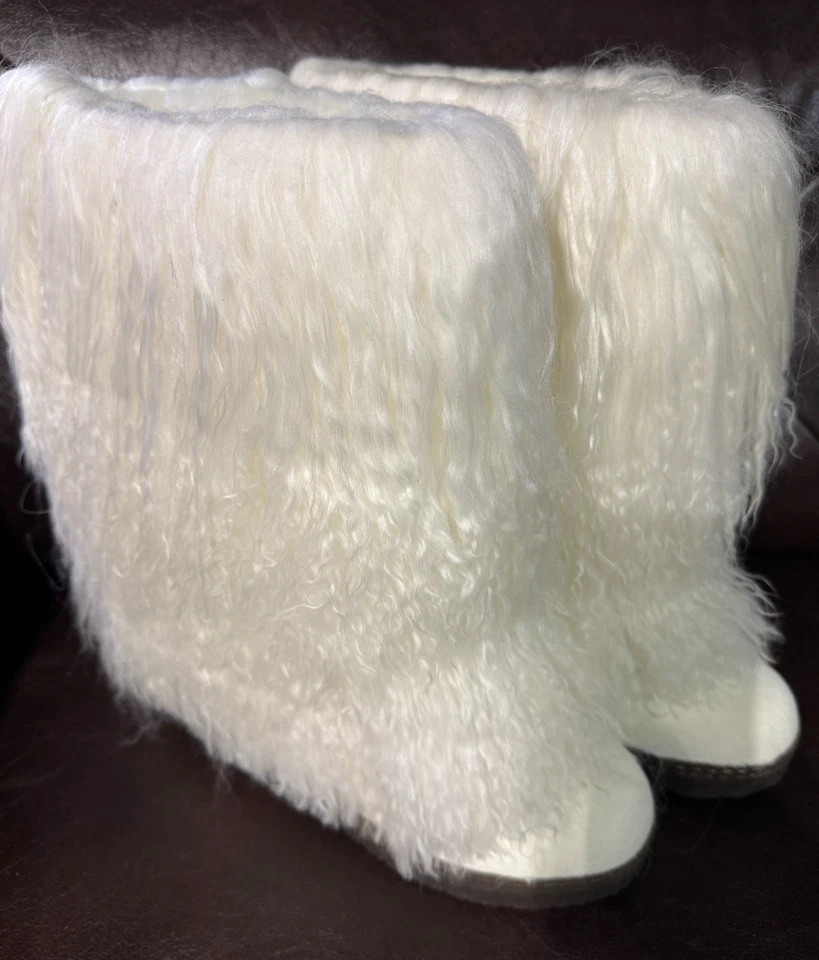 NWT BEARPAW Canada Boetis II White Mongolian Fur Sheepskin Wool Boots Sz 8 M - Image 1 of 4