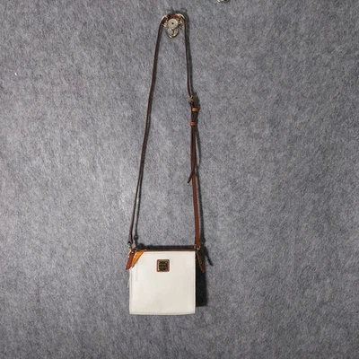 Bolsa tiracolo Dooney Bourke couro seixo ósseo ajustável hardware tom dourado - Imagem 1 de 4