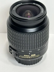 Lente zoom Nikon DX AF-S Nikkor 18-55 mm f/3,5-5,6 G ED - Imagen 1 de 4