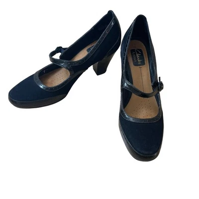 Zapatos para mujer Clarks artesanales de gamuza negra Mary Jane de tacón ancho 8N Foto 1 de 4