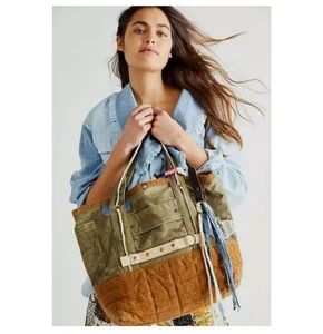 Free People grün und hellbraun Selvage Tatum Beuteltasche Tasche Patchwork Quasten abgenutzt - Bild 1 von 6