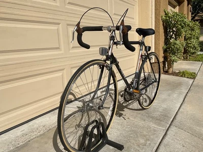 Bicicleta de Turismo Fuji Touring Serie IV De Colección 1983 Bicicleta Cuadro Cuádruple Limpio Foto 1 de 4