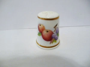 THIMBLE VINTAGE FBC ROYAL WORCESTER HANDPAINTED M IGOE FRUITS - Picture 1 of 5