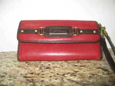 Cartera Stone Mountain Roja Grande de Cuero Ludlow 8"x5"x1.5" NUEVA CON ETIQUETAS NUEVA Foto 1 de 4