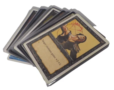 Lote de 32 tarjetas MTG vintage de la vieja escuela varios conjuntos parecen estar casi nuevas en fundas de centavo Foto 1 de 4