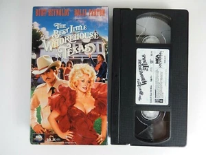 The Best Little Whorehouse in Texas (VHS, 1996) Burt Reynolds, Dolly Parton  - Foto 1 di 3