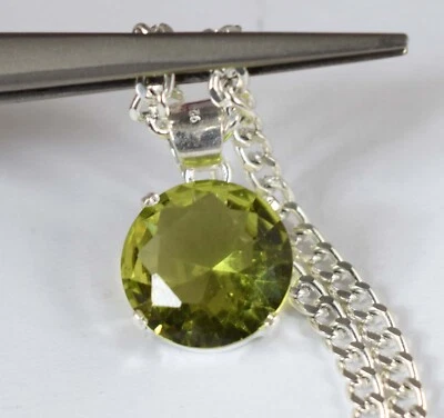 Colgante de piedras preciosas redondas naturales certificadas de peridoto verde oliva de 7,65 quilates VER VDO Foto 1 de 4