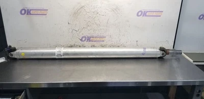 23 GMC YUKON DENALI XL 1500 REAR DRIVE SHAFT 5.3L 4X4 4WD 84997913 - Image 1 of 4