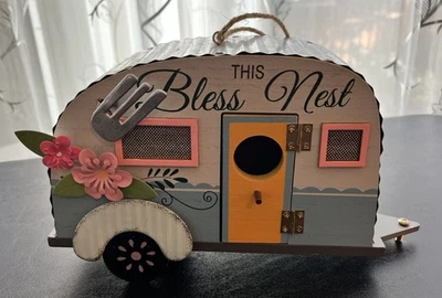 Retro Style Camper Birdhouse - Image 1 of 4