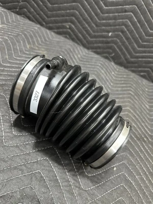 2006 Cadillac DTS 4.6L engine air cleaner outlet duct intake hose tube 21999614 Foto 1 de 4