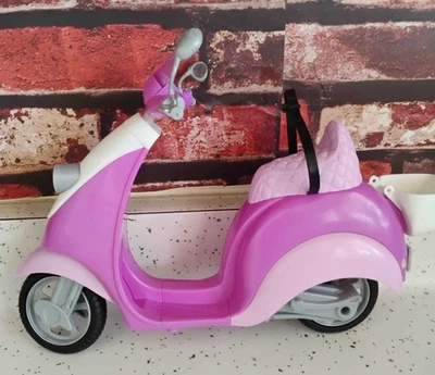 Barbie Scooter Ciclomotor Vespa - Mattel 2011 Rosa y Púrpura Foto 1 de 4