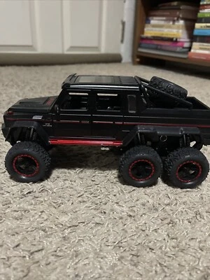Coche modelo pickup todoterreno negro 1/22 Benz G63 AMG 6x6 V12 Foto 1 de 4