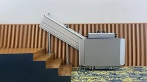BEHINDERTENLIFT PLATTFORMLIFT TREPPENLIFT ROLLSTUHLLIFT - Bild 1 von 16