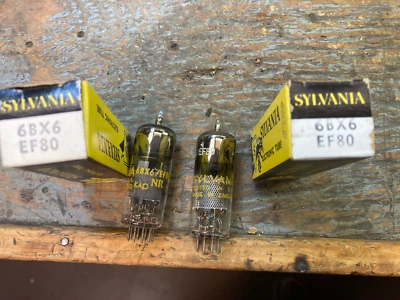 2 tubos en caja de audio de radio Sylvania NOS EF80 6BX6 TV7 = NOS Foto 1 de 2