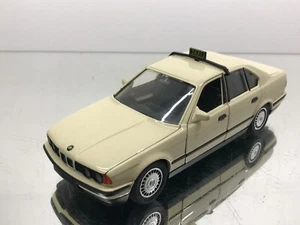 SCHABAK 1610 BMW 535I E34 SALOON TAXI -CREAM 1:25 rare- HIGH QUALITY - B11 - Foto 1 di 8