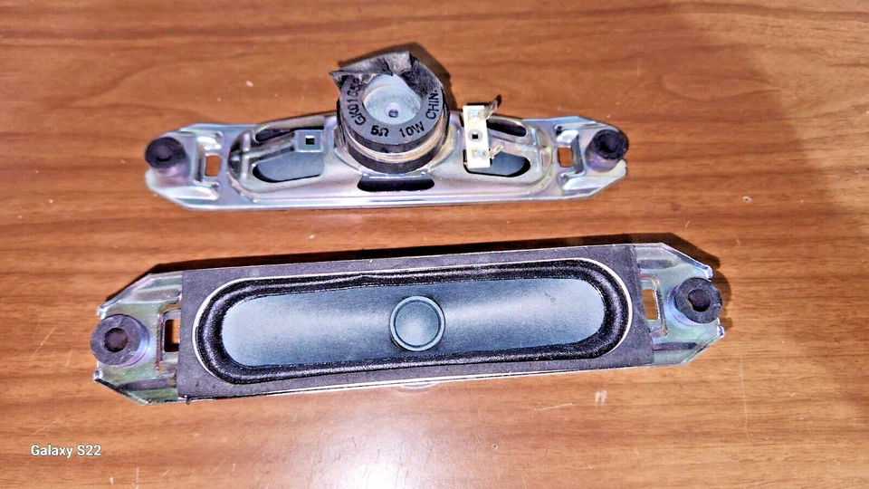 HITACHI SPEAKER SET GK01652 6 OHMS 10W USED IN MODEL P50S601 - Image 1 of 1