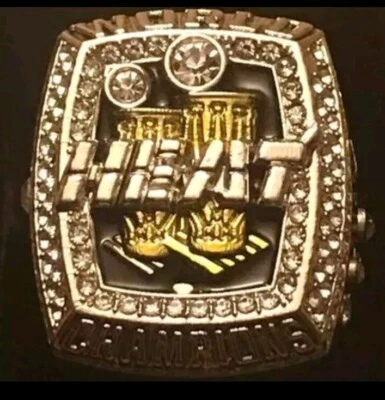 ANILLO HECHO A MANO LEBRON JAMES 2013 HOMBRE TALLA 10.5 MIAMI HEAT 18K 3xORO BLANCO CHAPADO Foto 1 de 4