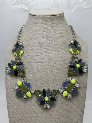 Collar llamativo de diamantes de imitación gris y verde Stella & Dot Foto 1 de 4