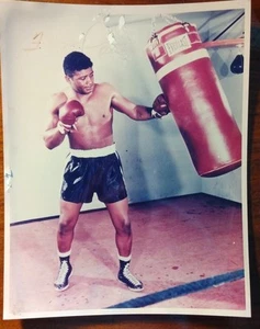 FLOYD PATTERSON (1935-2006) SIGNED 8 x 10 Color Photo - Picture 1 of 2