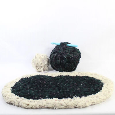 Vintage Fait Bonneterie Ovale Tapis Noir Crème Vert Avec Tissu Boules & Crochet - Photo 1/4