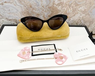 Gafas de sol Gucci con cadena de metal detalle de corazón ojo de gato  Foto 1 de 4