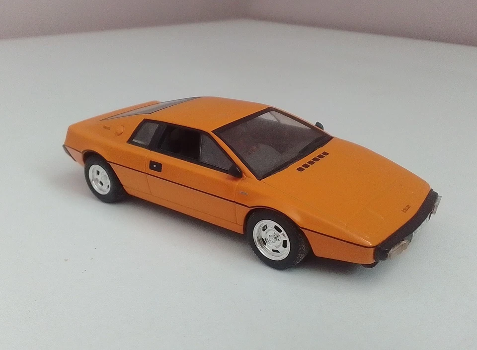 Minichamps Lotus esprit  1/43  - Image 1 of 4