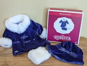 American Girl Puppe Rebeccas blauer Wintermantel, Mütze, Muff KOMPLETT mit Karton wird nicht mehr hergestellt - Bild 1 von 11