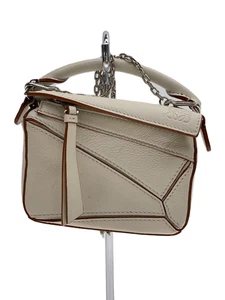 Auténtico bolso de hombro Loewe Puzzle Nano de cuero cadena blanca plateado - Imagen 1 de 7