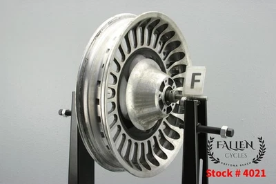 Harley Electra Glide 2010 llanta delantera de 17" x 3,00" 28 radios 25 mm Foto 1 de 4