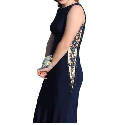 Vestido formal Camille La Vie de graduación laterales con cuentas azul marino talla 00 pequeño Foto 1 de 4