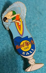 BALI HURRICANE SERIES SURFISTA GUY TABLA DE SURF BIG WAVE Hard Rock Café PIN LE - Imagen 1 de 1